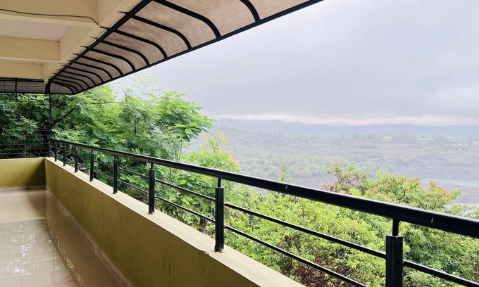 Pune Hotel | Hilltop Retreat