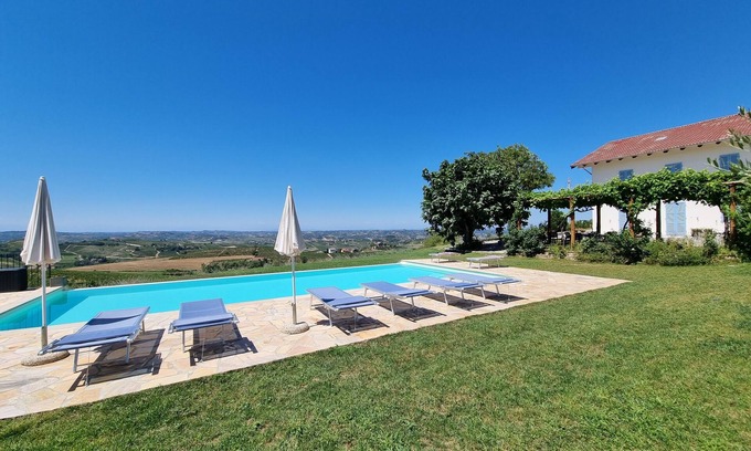Castel Boglione House | Hilltop, stunning view and infinity pool!