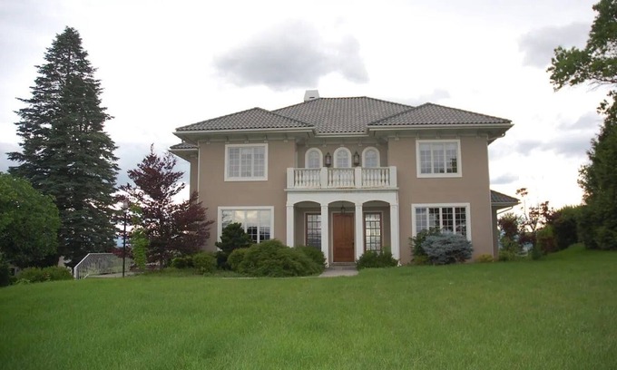 Harrisonburg House | Hilltop View house. Stylish 4 bedroom luxury home with 360 degree views