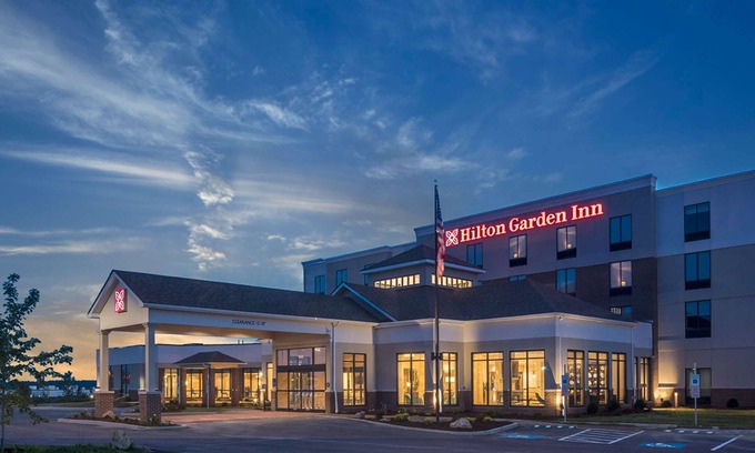 Moon Township Hotel | Hilton Garden Inn Pittsburgh Airport