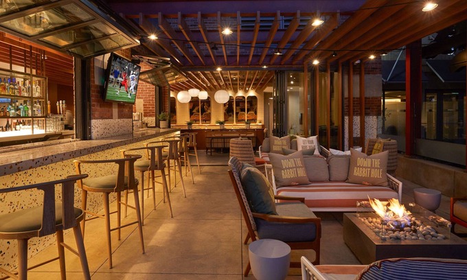 Pacific Terrace Hotel | Hilton San Diego Gaslamp Quarter