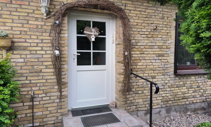 Ellingstedt Apartment | Hinz: Cozy apartment for 2 persons with modern bathroom - FeWo Hinz
