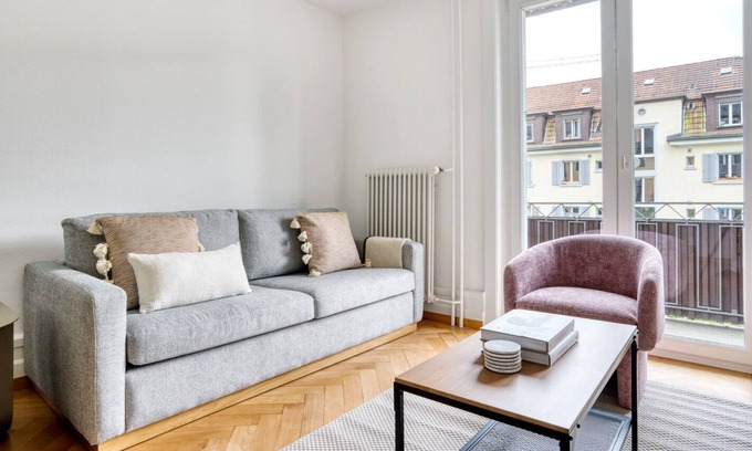 Wipkingen Apartment | Hip Wipkingen 3.5 Room w/ Storage & W/D, 2 mins to Market, by Blueground