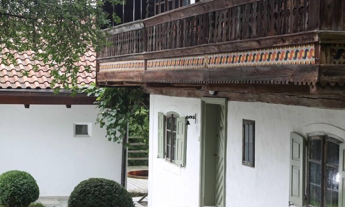 Obermarchenbach Cottage | HISTORIC BAVARIAN COTTAGE; Heritage Stay with Sauna and Spa, 35min from Munich