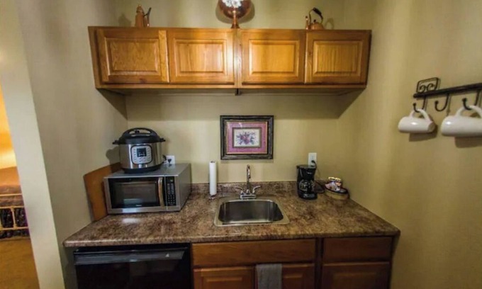 Glendale House | Historic Building Suite @ Glendale -King Bed-Wifi