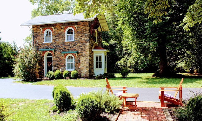 West Chester Cottage | Historic Cottage in West Chester PA - Two miles from town.