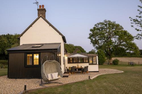 Plumpton Green House | Historic Farmhouse Retreat Foot of the South Downs