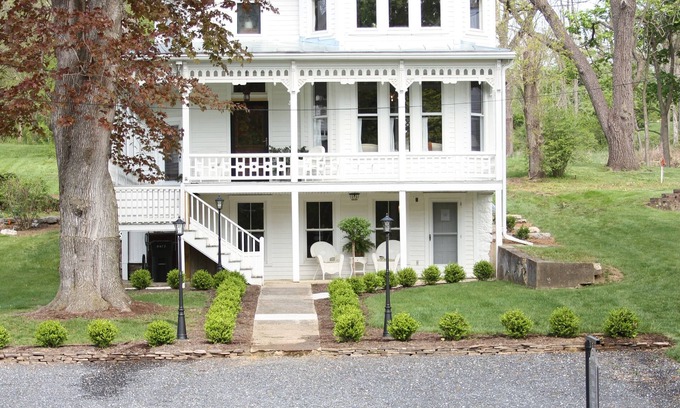 Singers Glen House | Historic Funk House