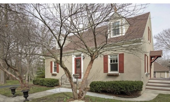 St. Charles House | Historic home steps from downtown St. Charles & Pet Friendly!