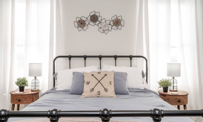 Ludlow Condo | Historic Ludlow Apt B