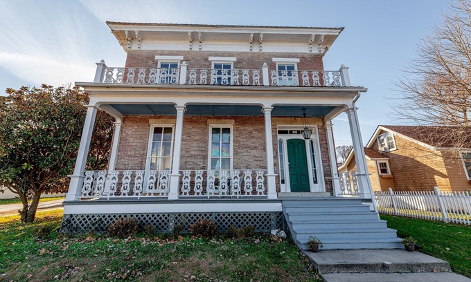 Clarksville House | Historic Mansion River Access-St Louis Area