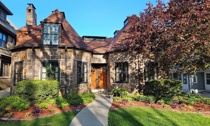 Downer Woods House | Historic tranquil home in northeast Milwaukee's Donner Woods area steps to UWM