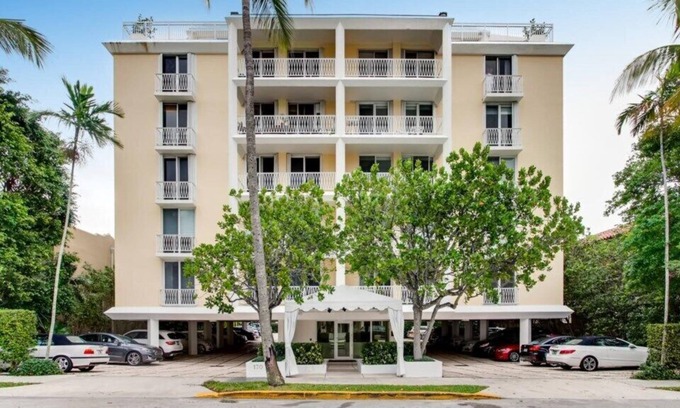 Palm Beach Apartment | Historical 2bd/2ba in Palm Beach Island | Best Location | Pool included