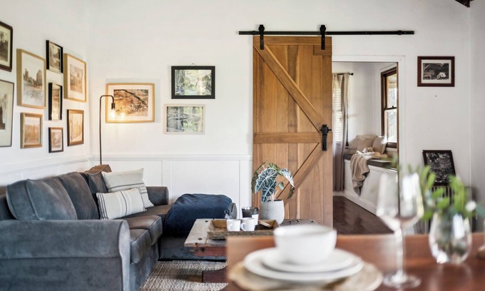 Coramba Apartment | Hitching Rail Hut - Romantic Rural Retreat with Outdoor Bath