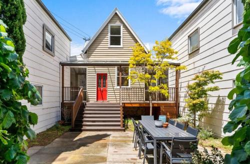 New Town House | Hobart Heritage Home - Close to CBD & Airport