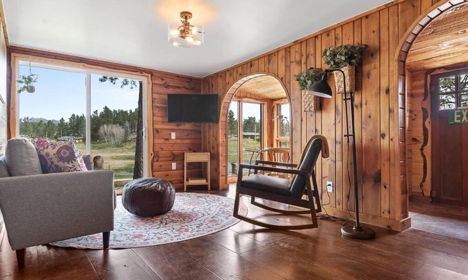 Custer House | Hobbit Hole Cathedral Spires View BHBungalows #3