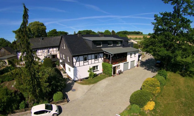 Eslohe Apartment | Hof Schenuit