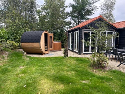 Kotten House | Hofparken Wiltershaar - 2-persoons lodge met sauna en hottub