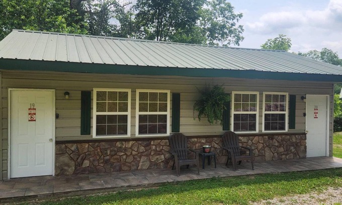 Eminence Cottage | Hogan's Hideout Duplex #20 Jacuzzi Room is a relaxing, cozy room