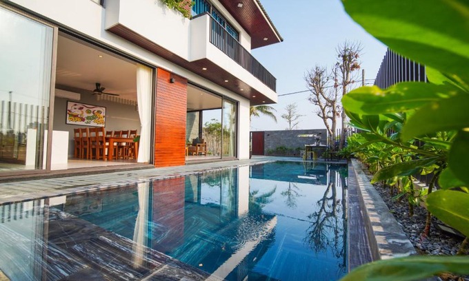 Cua Đai Villa | Hola Villa 2 by Ovui
