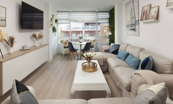 Rincon de la Victoria Apartment | Holiday Apartment "Mediterráneo" with Sea View, Private Terrace & A/C