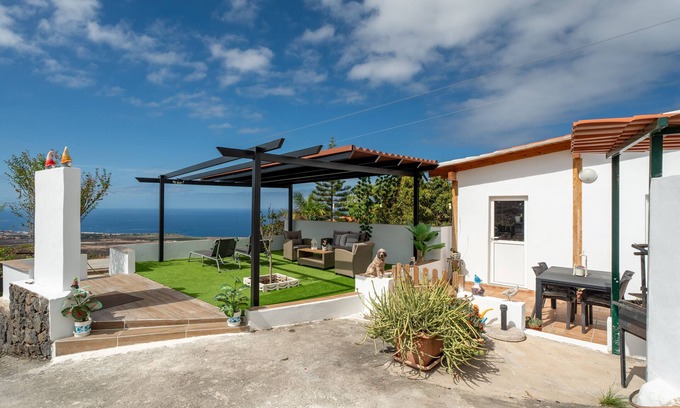 Armenime House | Holiday Apartment "Rincon De Los Hernandez" with Sea View, Balcony & Wi-Fi