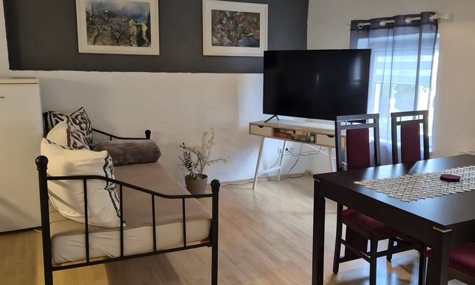 Aicha vorm Wald Apartment | Holiday Apartment 'Ferienhaus Hofmark' with Private Terrace, Wi-Fi and Air Conditioning