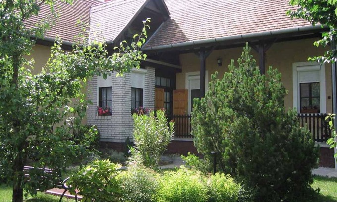 Balatonszabadi Apartment | Holiday apartment with garden and quiet location