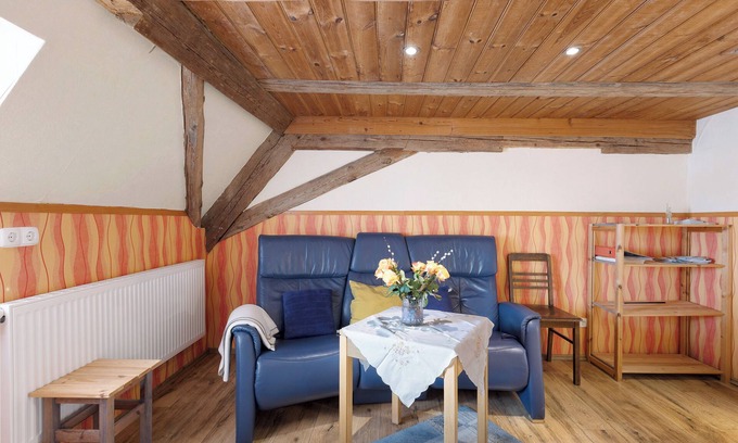 Huefingen Apartment | Holiday Apartment 2 with Shared Garden and Wi-Fi