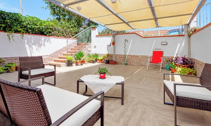 Iscra e Voes Apartment | Holiday Apartment "Caterina" with Shared Terrace & Wi-Fi