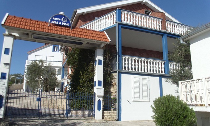 Dobropoljana Apartment | Holiday apartment for four persons on the first floor with a balcony