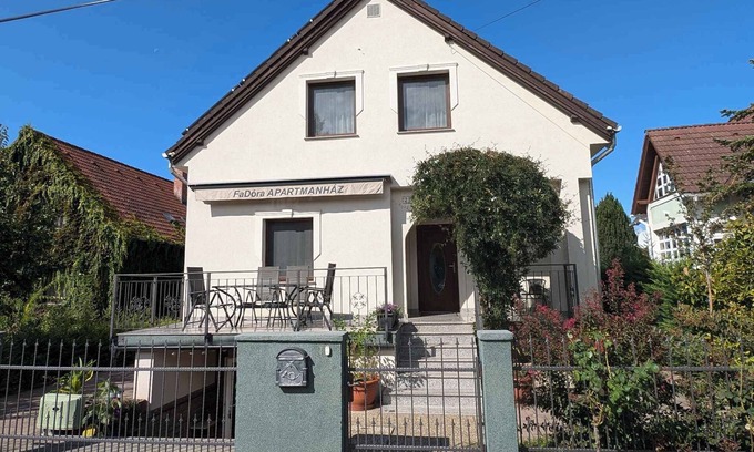 Clutihany Apartment | Holiday apartment in a quiet location, with modern and comfortable furnishings and air conditioning