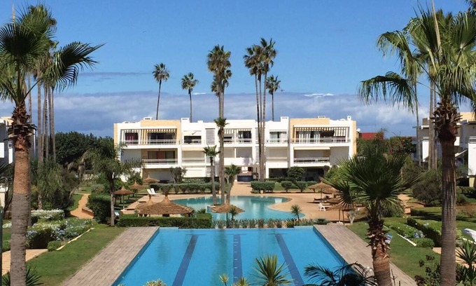 Tamariss Apartment | Holiday apartment w/pool 5min walk to the beach