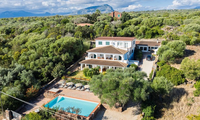 Sas Linnas Siccas Apartment | Holiday Apartment ‘Villa Mula 3’ with Sea View, Wi-Fi, Terrace & Shared Pool; Parking Available