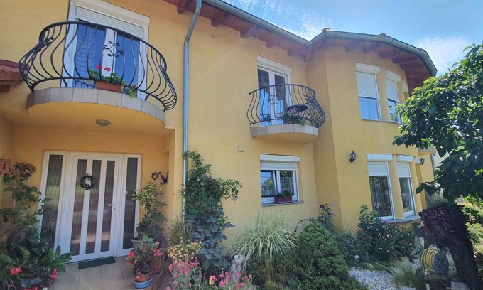 Siofok-Szabadifurdo Apartment | Holiday apartment with grill and garden pavilion