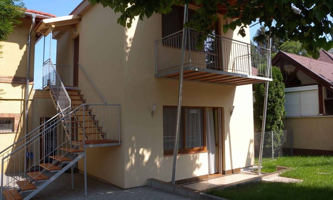 Siofok-Sosto Apartment | Holiday apartment with modern facilities only 120 meters from the beach
