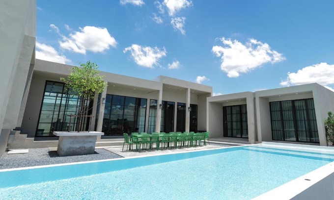 Pak Chong Villa | holiday fever x the pool