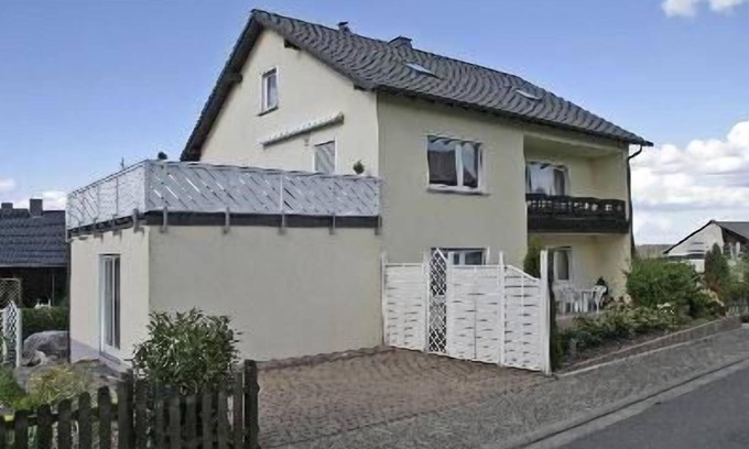 Dickenschied House | Holiday flat "Klein" with terrace