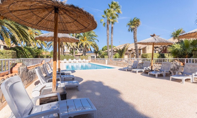 Roquefort-des-Corbieres House | Holiday Home 'La Capelle 4 Personnes 349' with Shared Pool, Wi-Fi and Air Conditioning