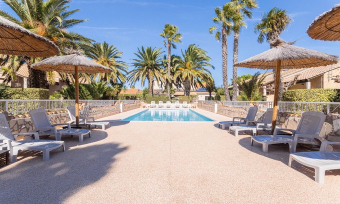 Roquefort-des-Corbieres House | Holiday Home 'La Capelle 4 Persons 880' with Shared Pool, Wi-Fi and Air Conditioning