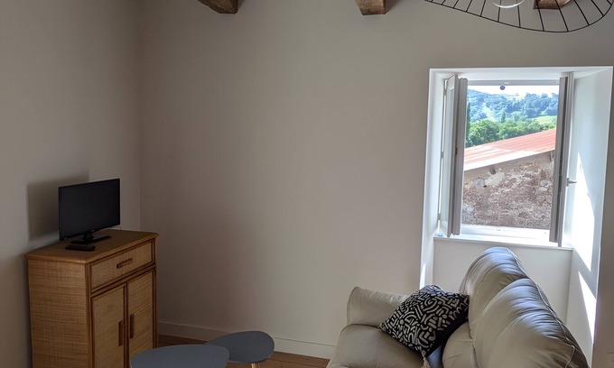 Saint-Christophe-Vallon House | Holiday Home 'Le Bousquetou' in the Heart of Aveyron