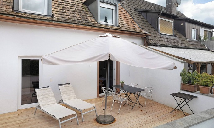 Riegel am Kaiserstuhl House | Holiday Home 'Ferienhaus Am Künstleratelier' with Private Terrace, Shared Garden and Wi-Fi