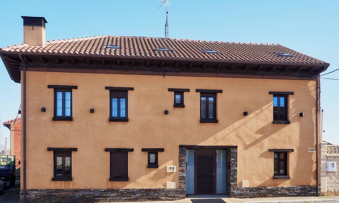 Valverde de la Virgen House | Holiday Home 'La Casa Vieja'