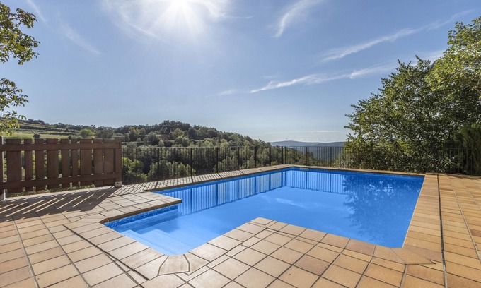 La Baronia de Rialb House | Holiday Home 'Mas Vilardaga' with Mountain View, Wi-Fi and Air Conditioning