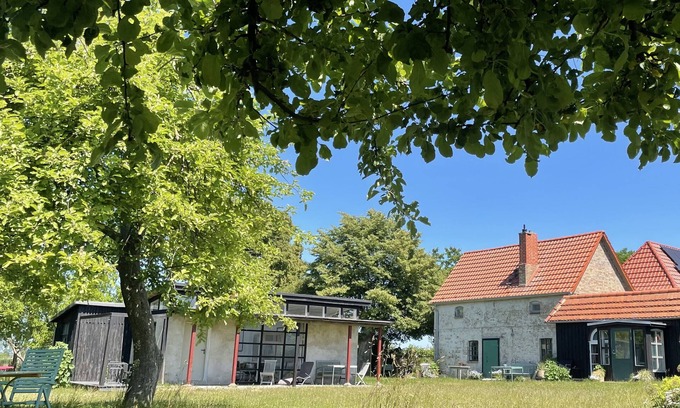 Saal House | Holiday Home 'Atelierhaus Auf Hofjumne' with Private Terrace, Private Garden and Wi-Fi