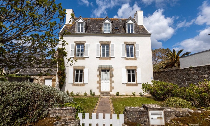 Locquirec House | Holiday Home 'Au Cœur De Locquirec' with Private Terrace, Private Garden and Wi-Fi