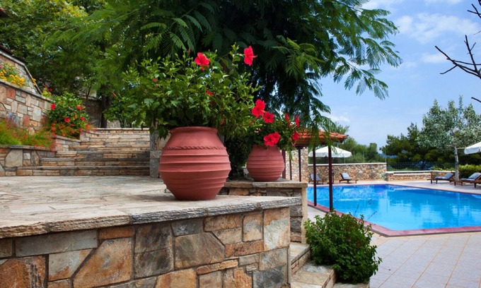 Nimfea House | Holiday Home 'Beach Villa Alonissos For 2 People' with Shared Pool, Wi-Fi and Air Conditioning