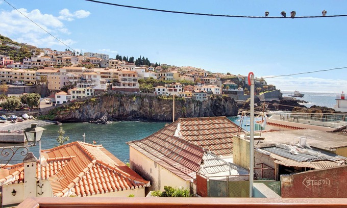 Camara de Lobos Apartment | Holiday Home "Casa do Calhau" close to the Sea with Private Terrace & Wi-Fi