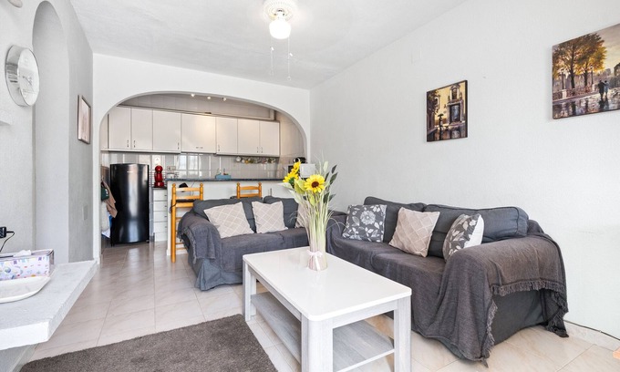 Los Altos House | Holiday Home 'Casa Alta' with Sea View, Shared Pool and Wi-Fi