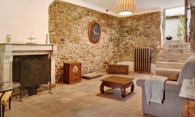 Tortona House | Holiday Home 'Casa Cigana' with Private Garden and Wi-Fi